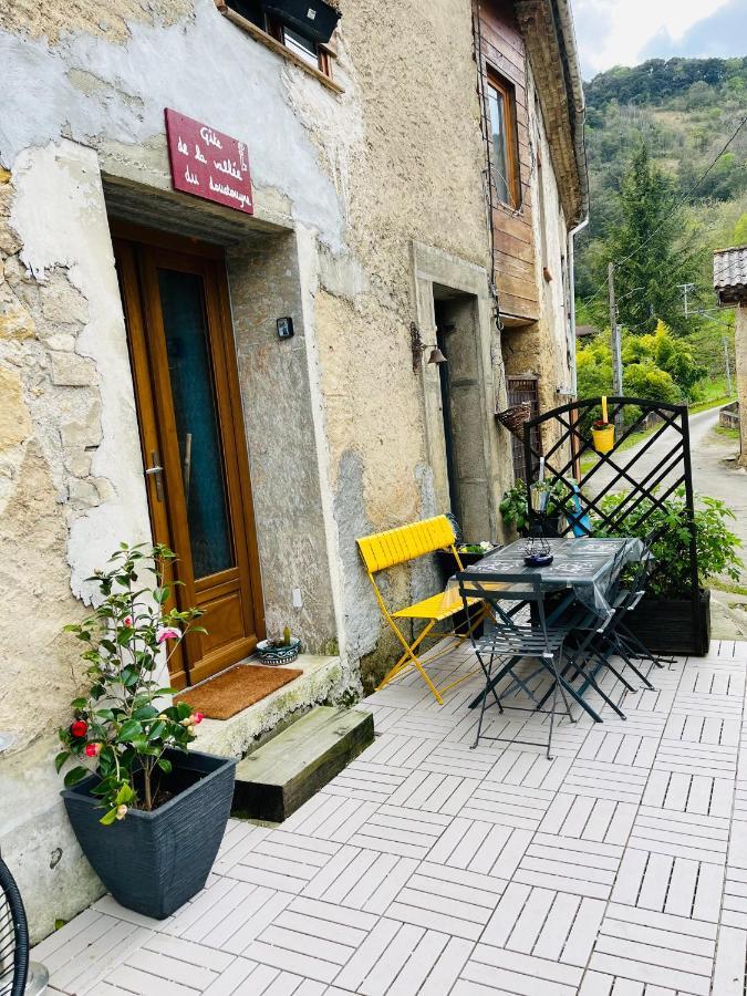 Le Gite De La Vallee Du Douctouyre Dun 外观 照片